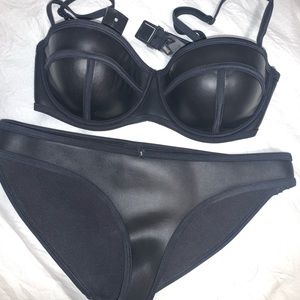 Triangl black bikini
